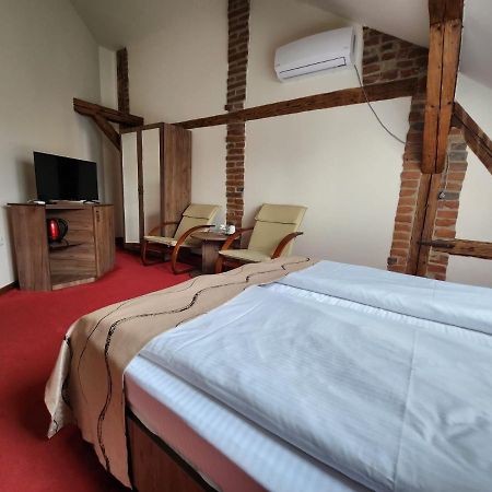 Antique Aparthotel Alba Iulia Exterior foto