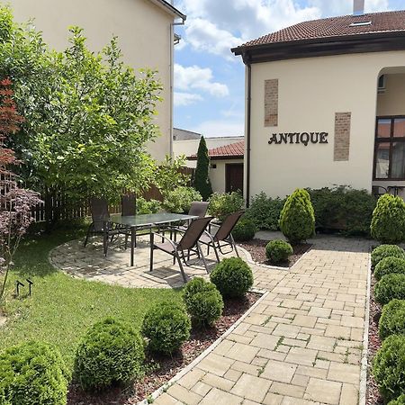 Antique Aparthotel Alba Iulia Exterior foto