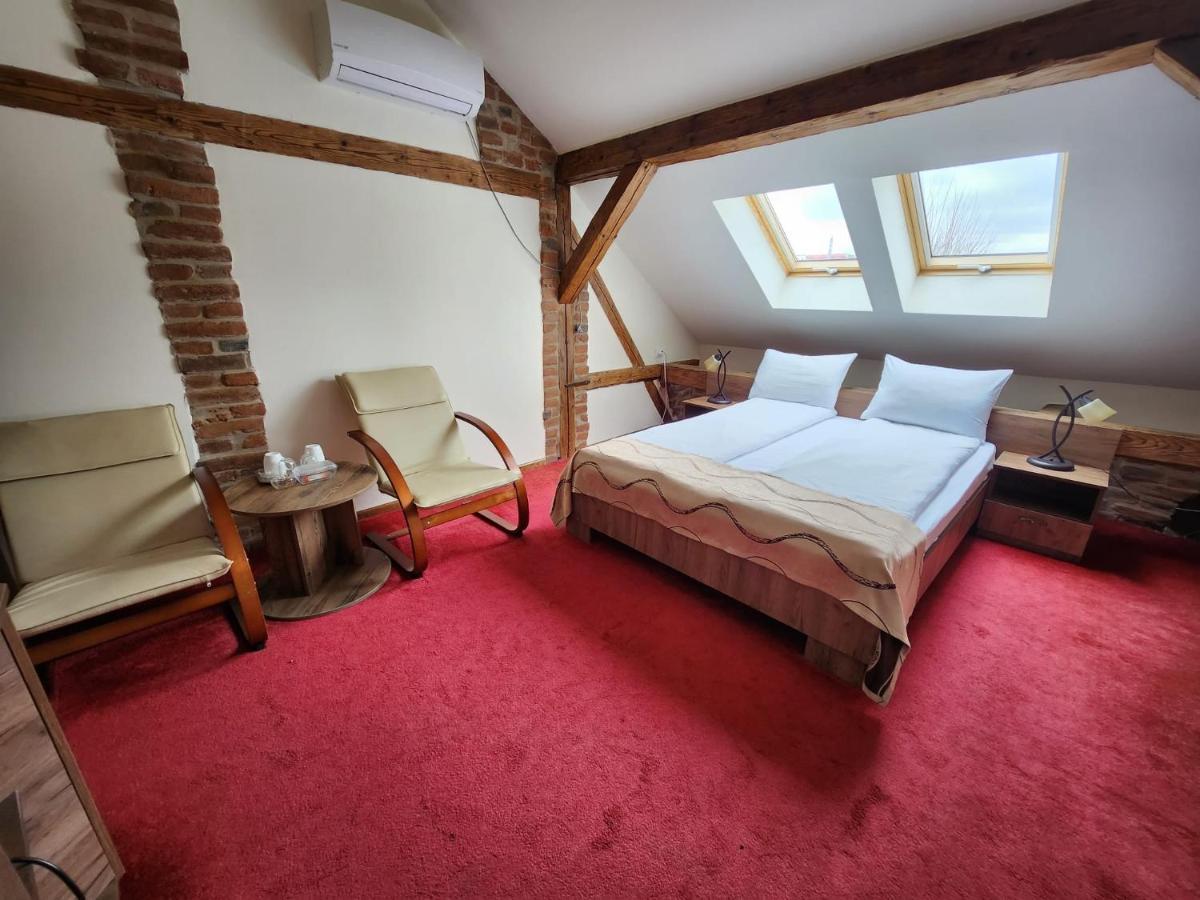 Antique Aparthotel Alba Iulia Exterior foto