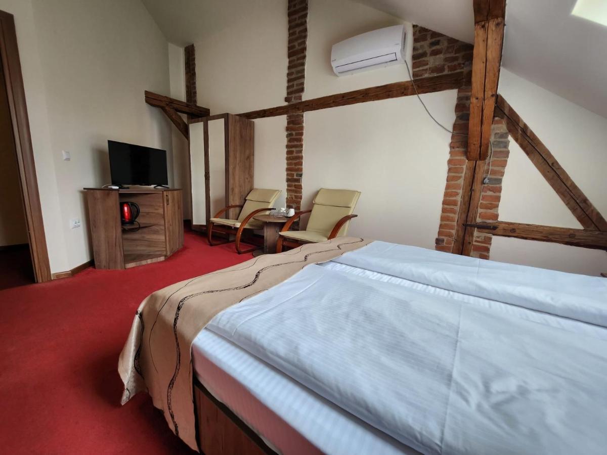 Antique Aparthotel Alba Iulia Exterior foto