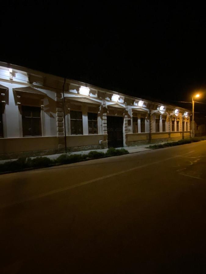 Antique Aparthotel Alba Iulia Exterior foto