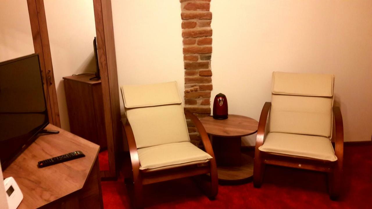 Antique Aparthotel Alba Iulia Exterior foto