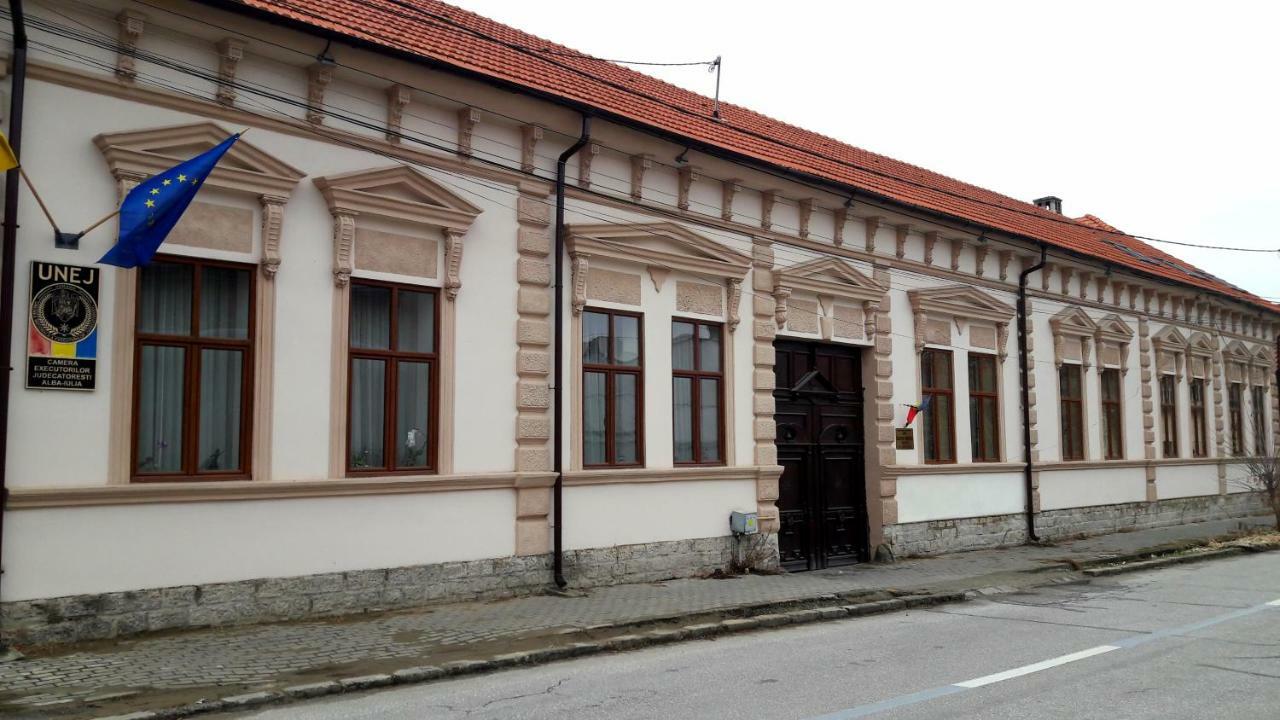 Antique Aparthotel Alba Iulia Exterior foto