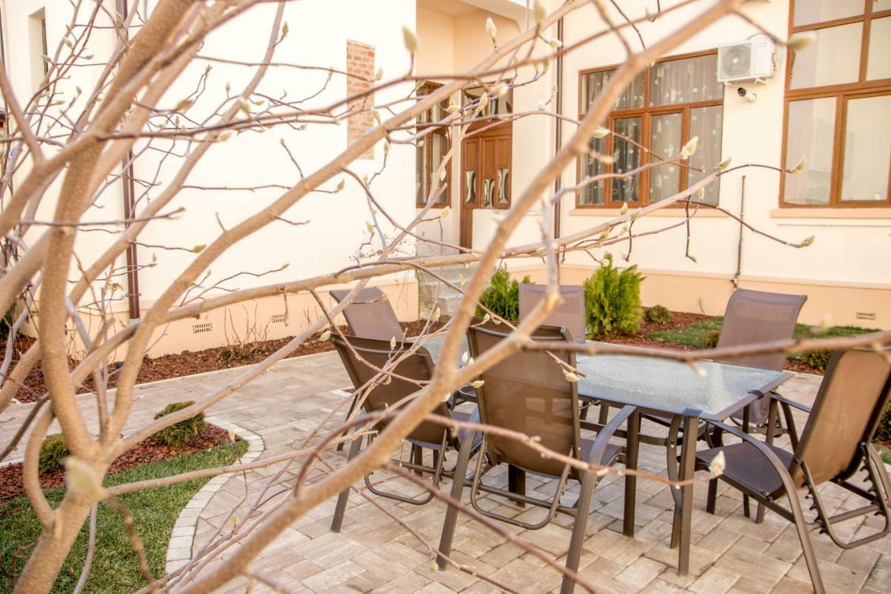 Antique Aparthotel Alba Iulia Exterior foto