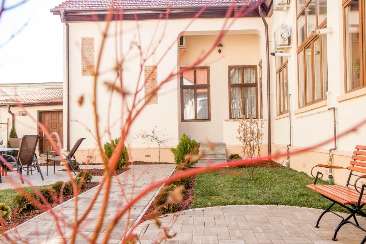 Antique Aparthotel Alba Iulia Exterior foto